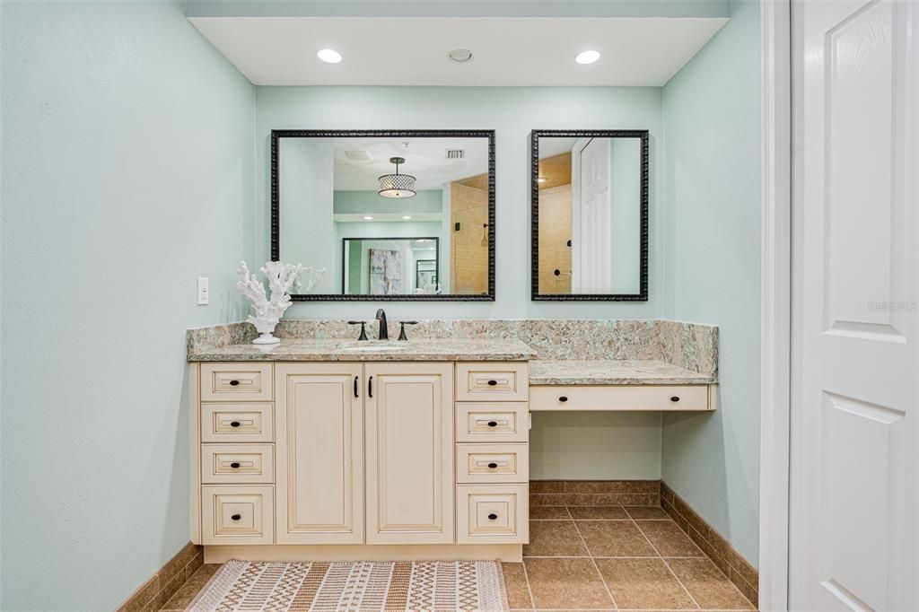 Bathroom, Dual Sink Vanities, Interior, Recessed Lighting