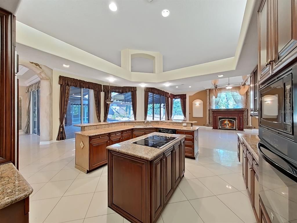 Fireplace, Interior, Kitchen, Recessed Lighting