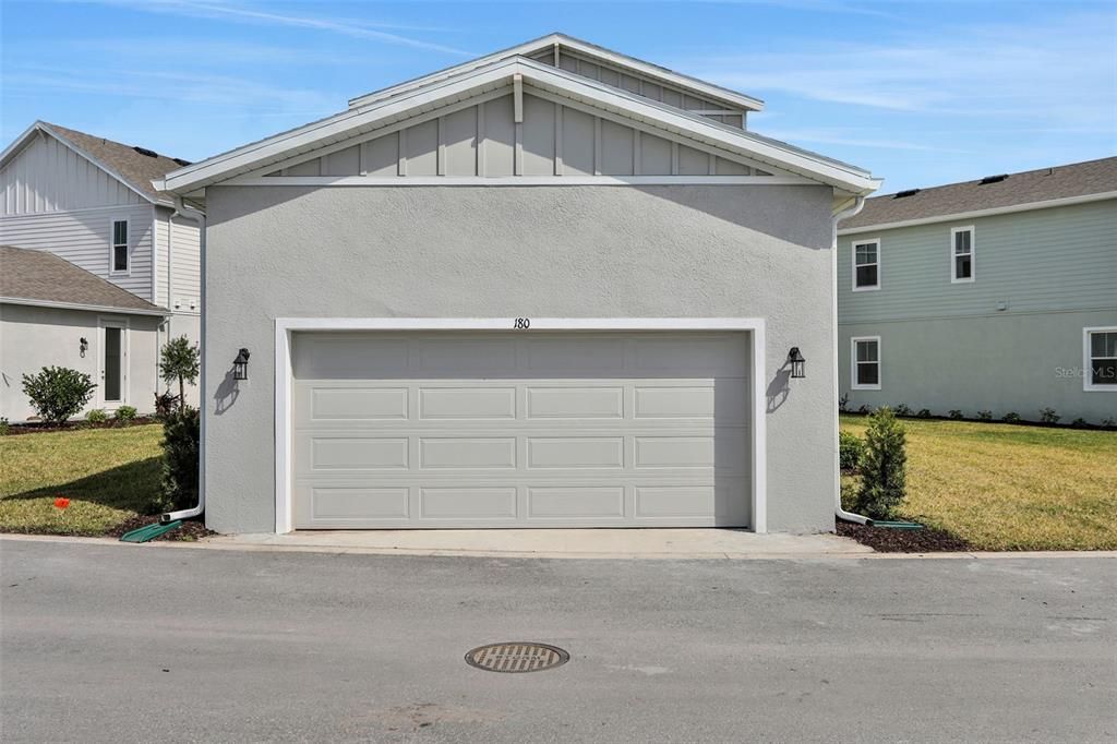 Attached, Exterior, Facade, American Craftsman