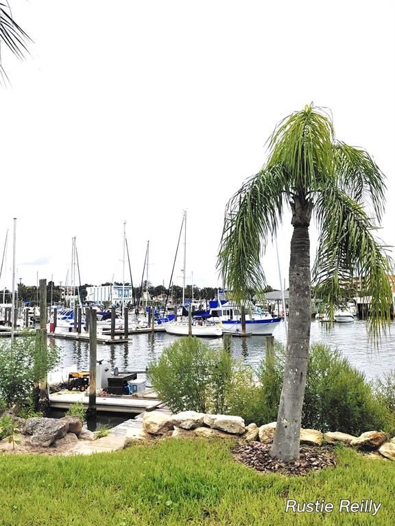 Exterior, Lake