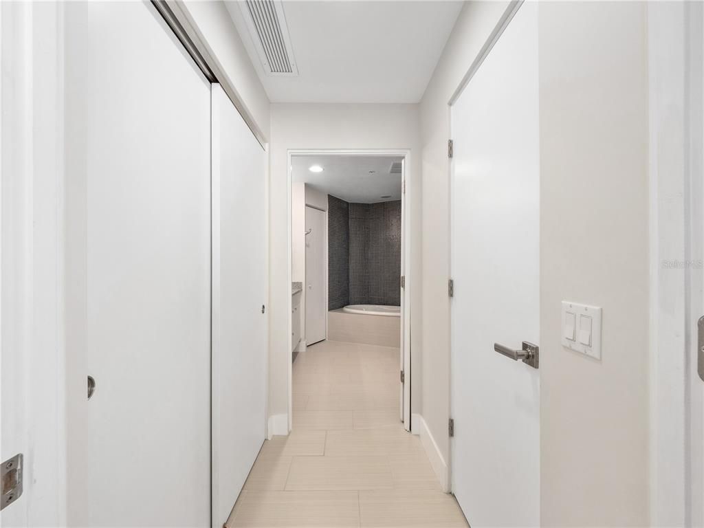 Bathroom, Interior, Recessed Lighting