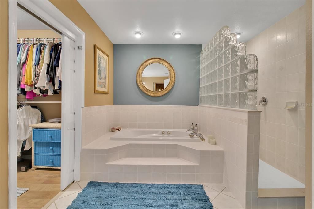 Bathroom, Interior, Recessed Lighting, Walk-in Closets