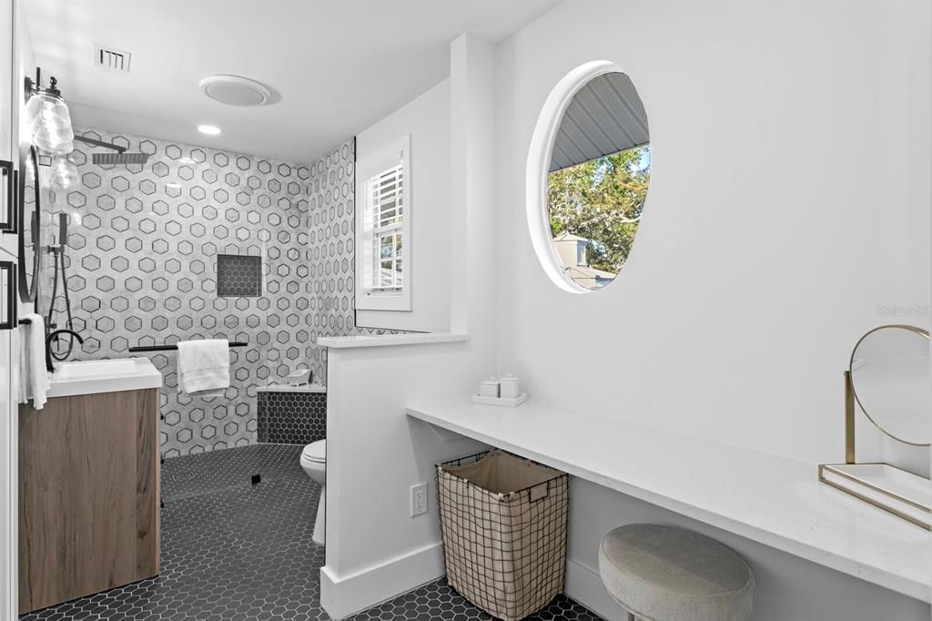 Bathroom, Interior, Recessed Lighting