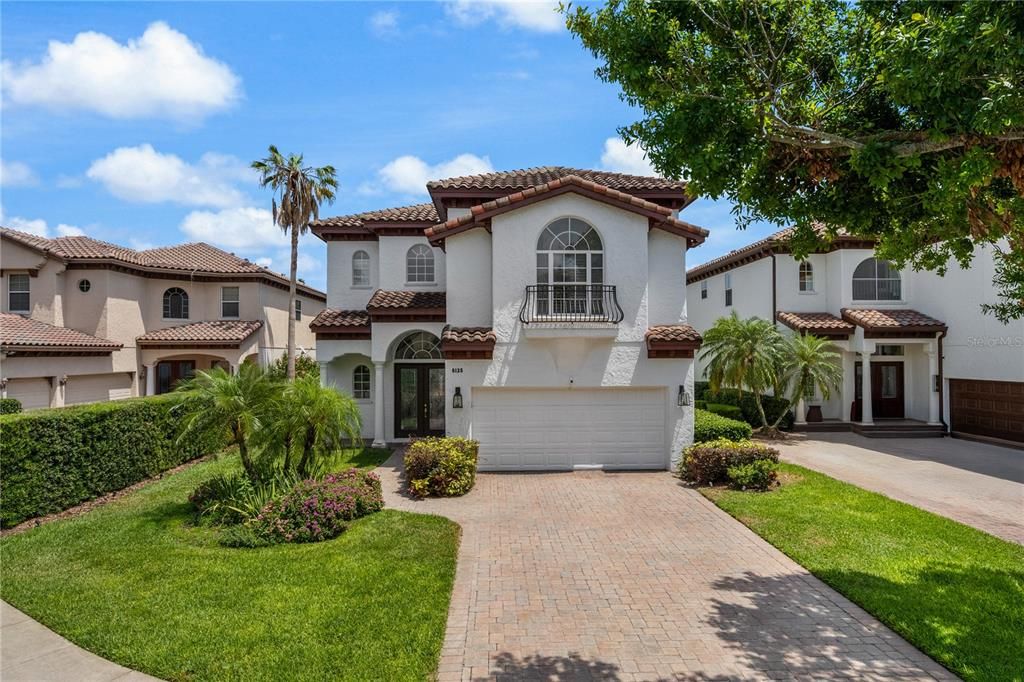 Attached, Exterior, Facade, Mediterranean