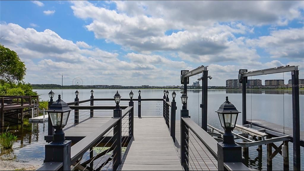 Exterior, Lake