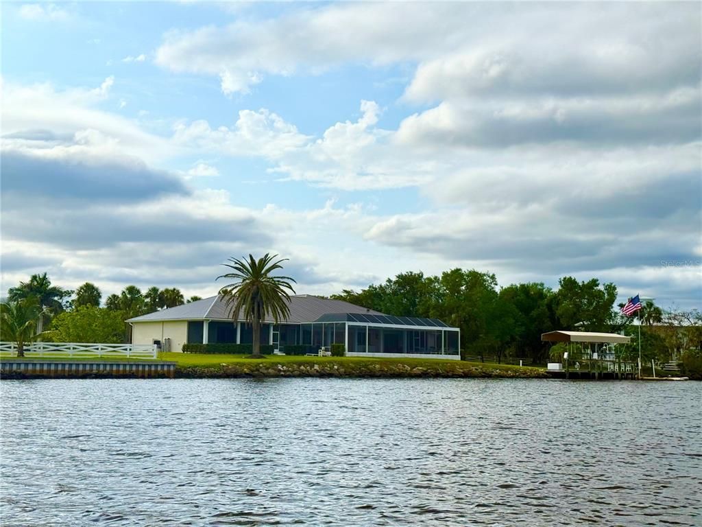 Exterior, Lake
