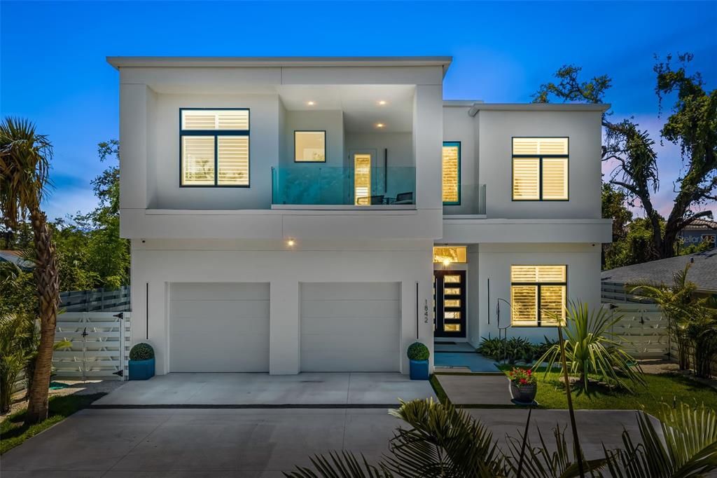 Attached, Exterior, Facade, Modern