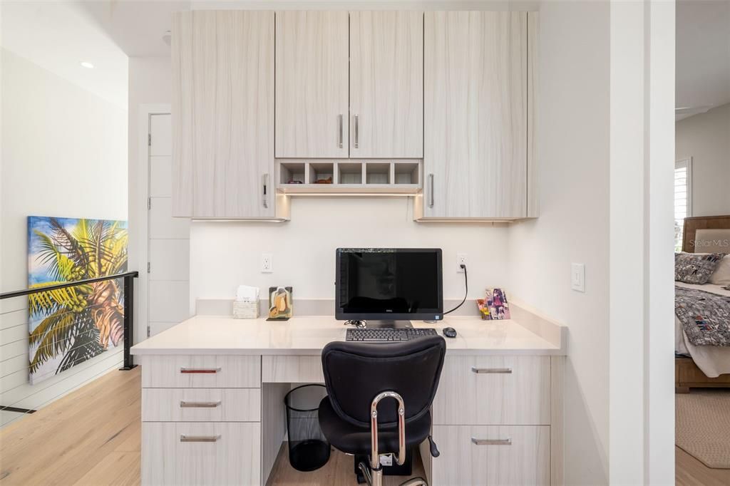 Home Office, Interior, Recessed Lighting, Wood Texture Flooring