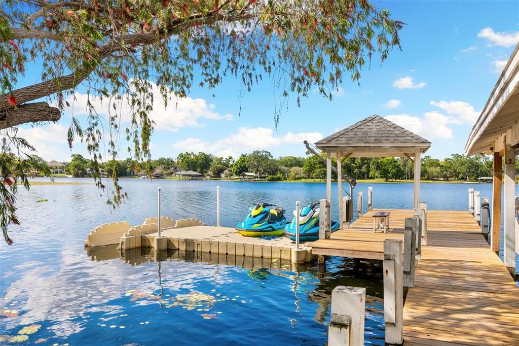 Exterior, Lake