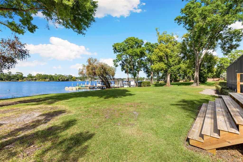 Exterior, Lake