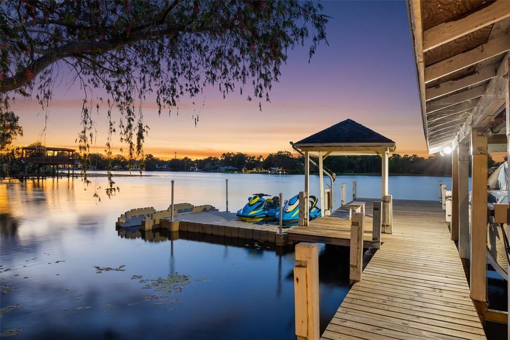 Exterior, Lake