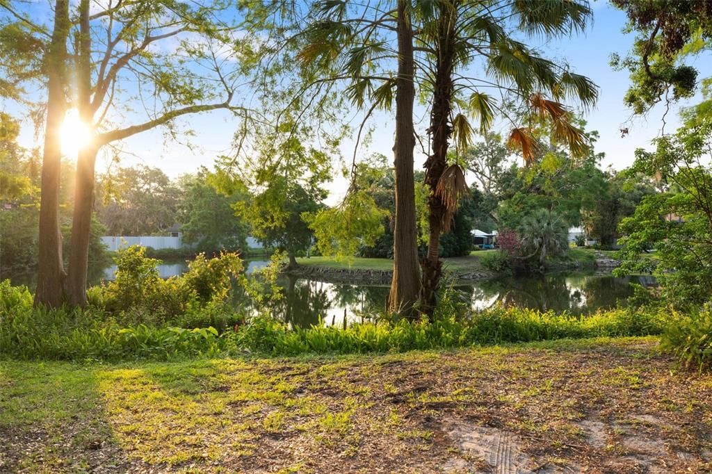Exterior, Lake