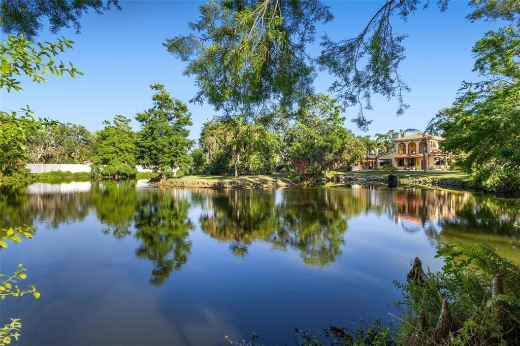 Exterior, Lake