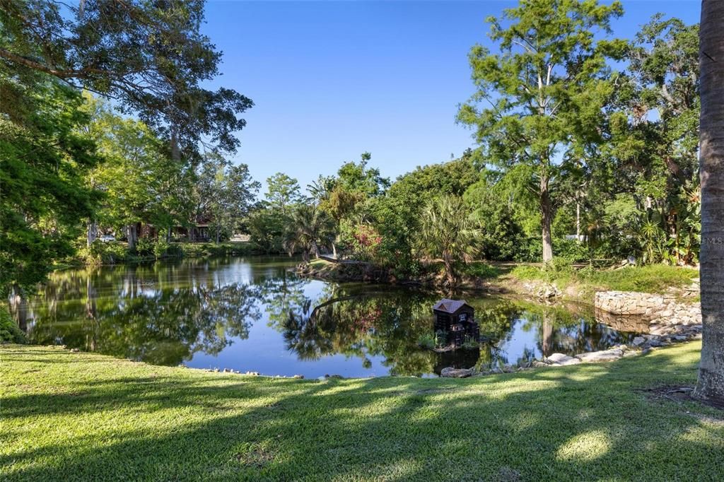 Exterior, Lake