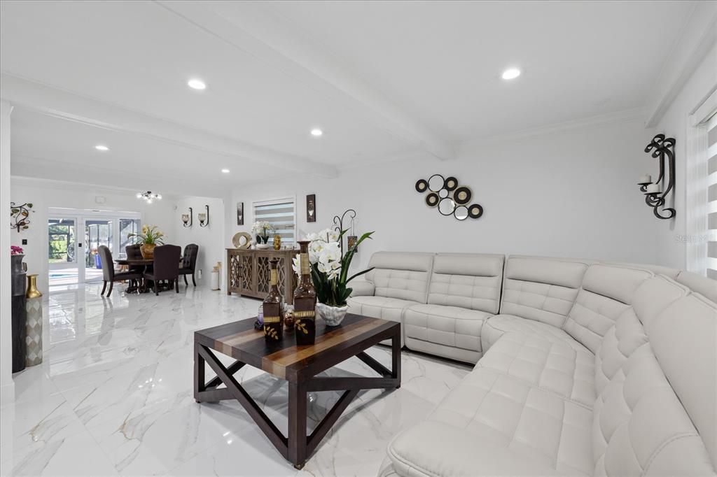 Chandelier, Dining room, Interior, Living room, Marble, Recessed Lighting