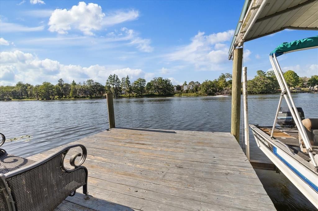 Exterior, Lake