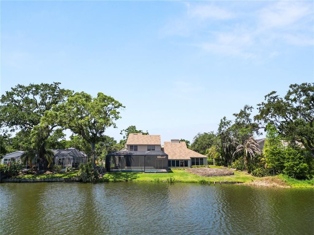 Exterior, Lake