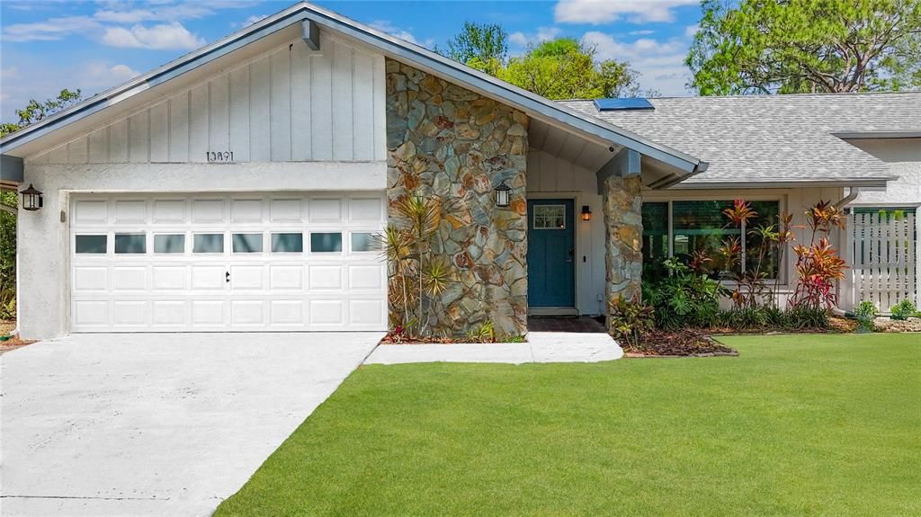 Attached, Exterior, Facade, Ranch