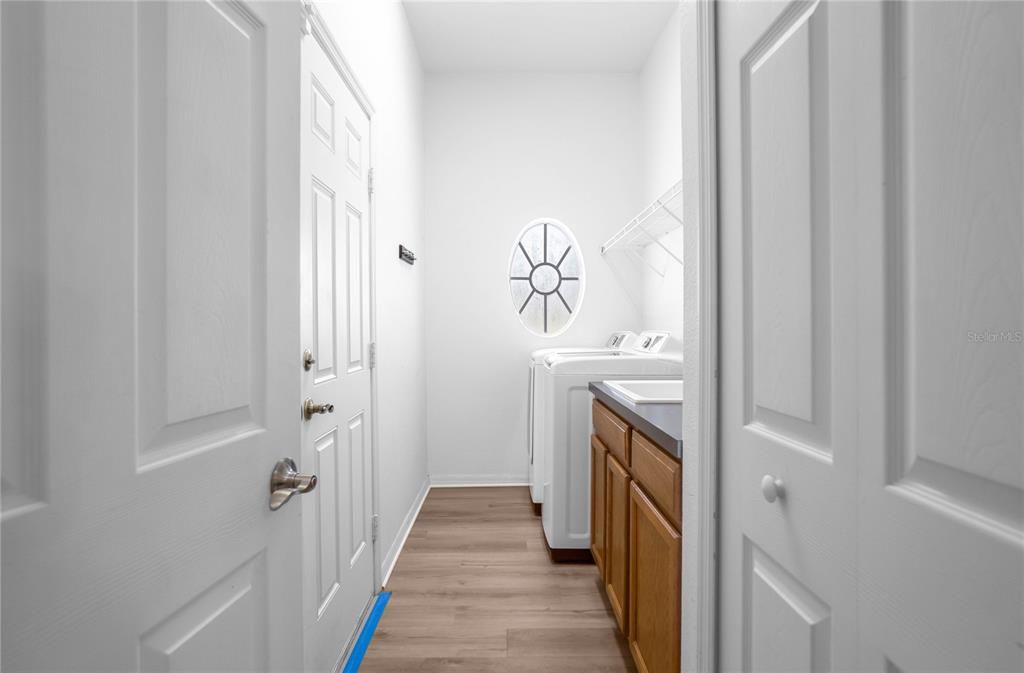 Interior, Washer, Wood Texture Flooring