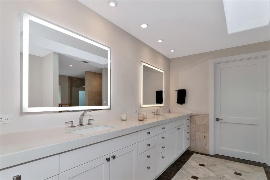 Bathroom, Dual Sink Vanities, Interior, Recessed Lighting