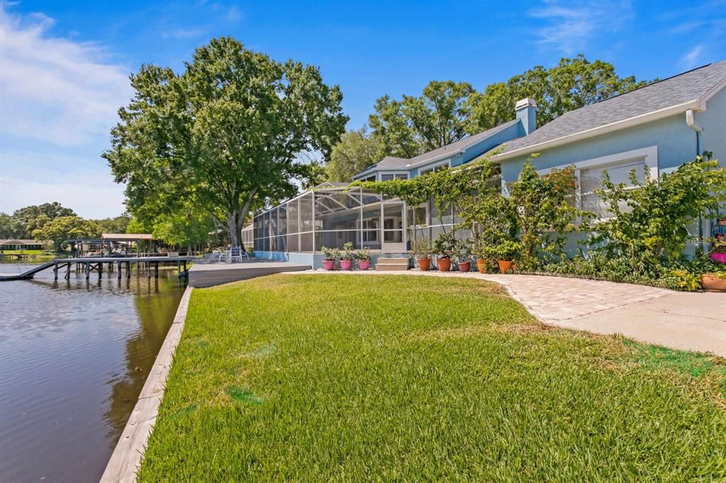 Exterior, Lake