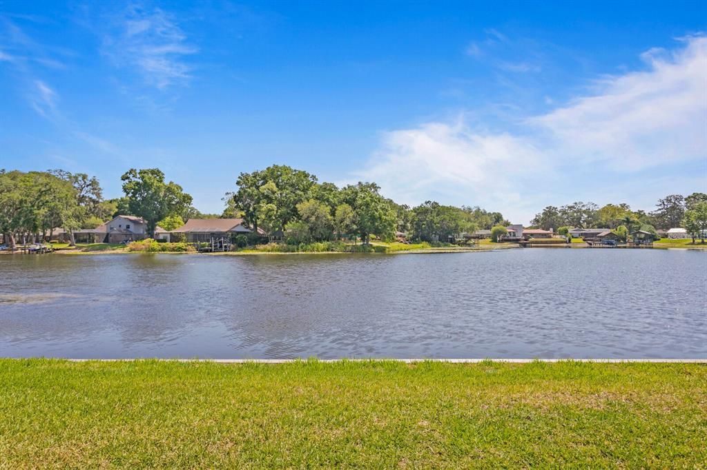 Exterior, Lake
