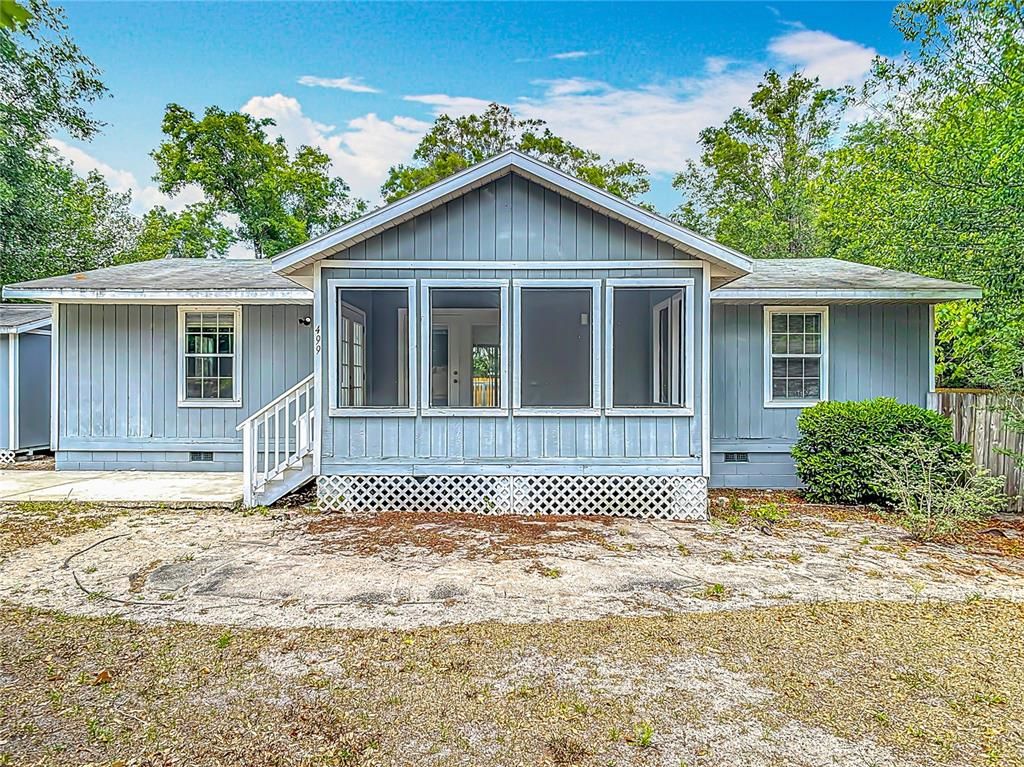 Exterior, Facade, Ranch