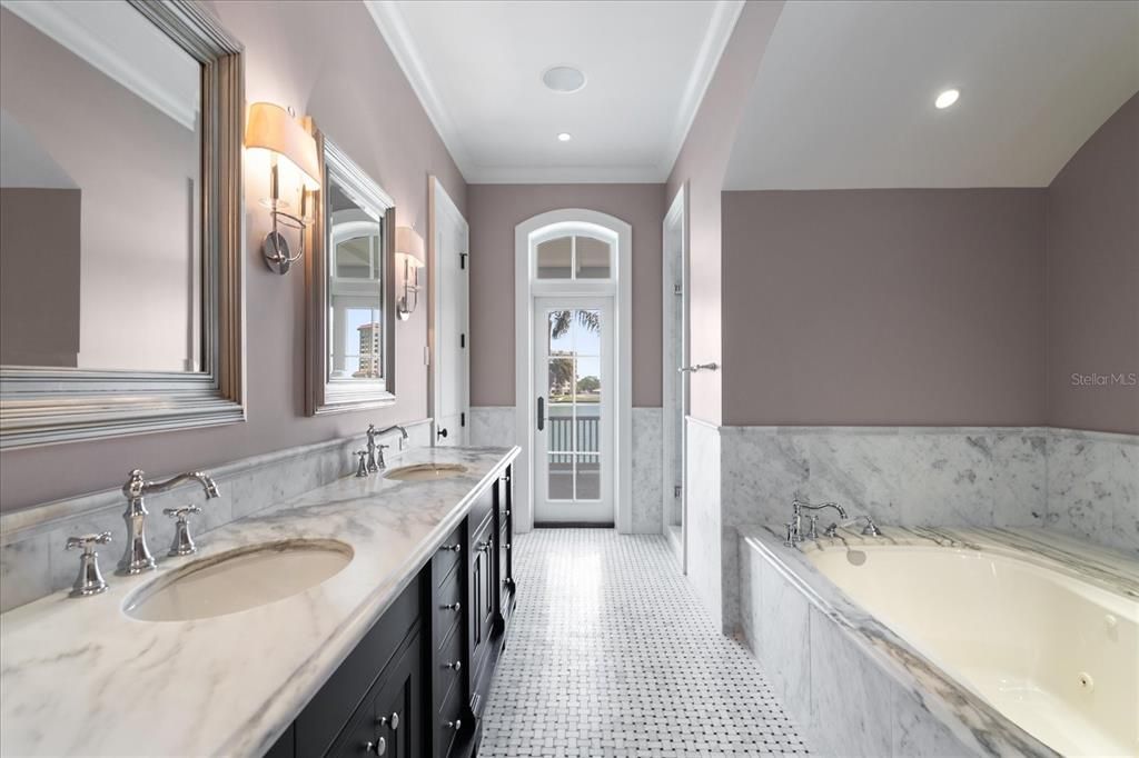 Bathroom, Dual Sink Vanities, Interior, Recessed Lighting