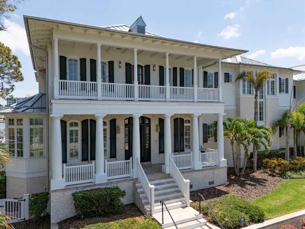 Exterior, Facade, American Foursquare