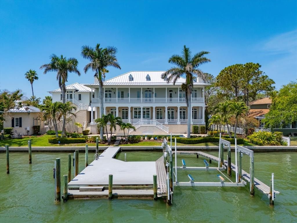 Exterior, Lake