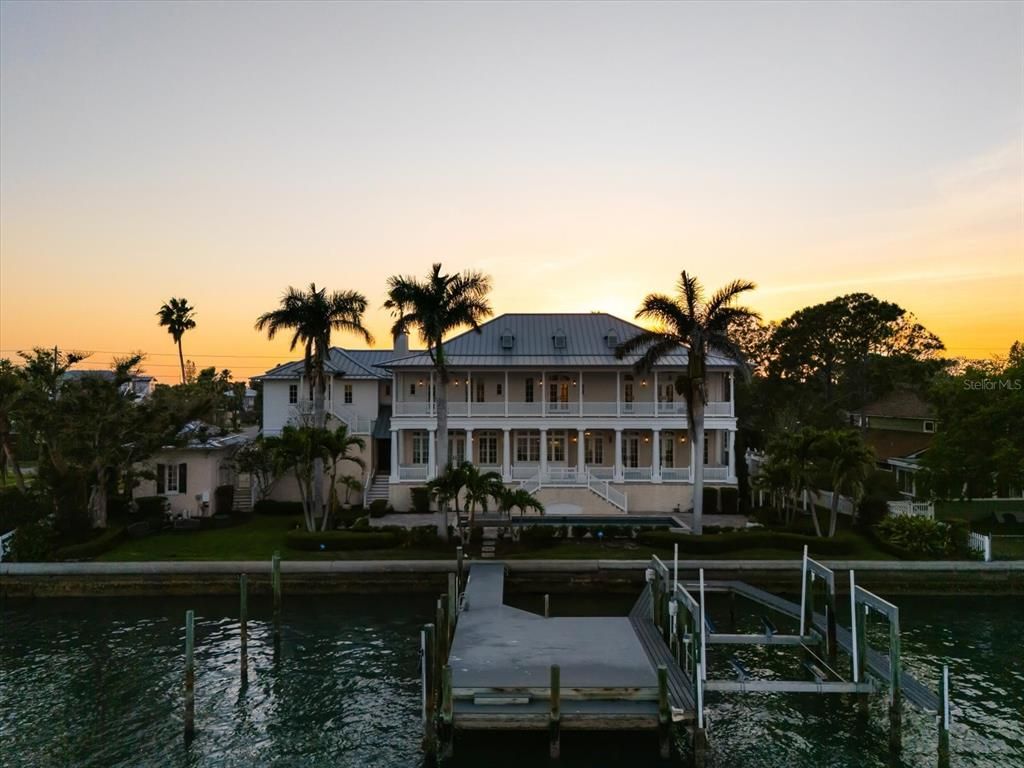 Exterior, Lake