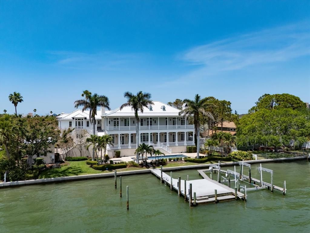Exterior, Lake