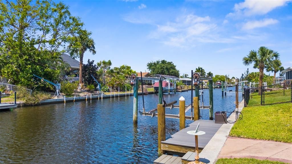 Exterior, Lake