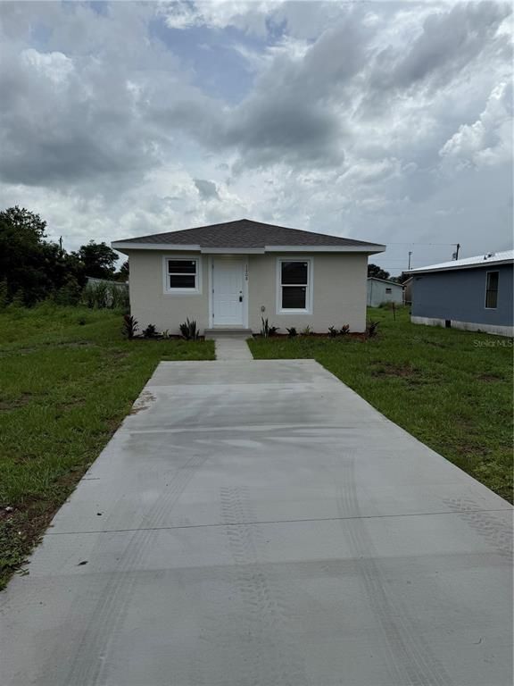 Backyard, Exterior, Facade, Ranch