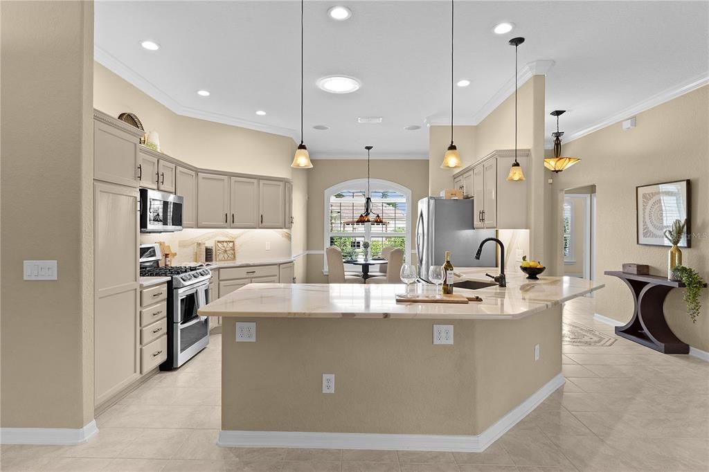 Dining room, Interior, Kitchen, Pendant Lights, Recessed Lighting, Stainless Steel Appliances