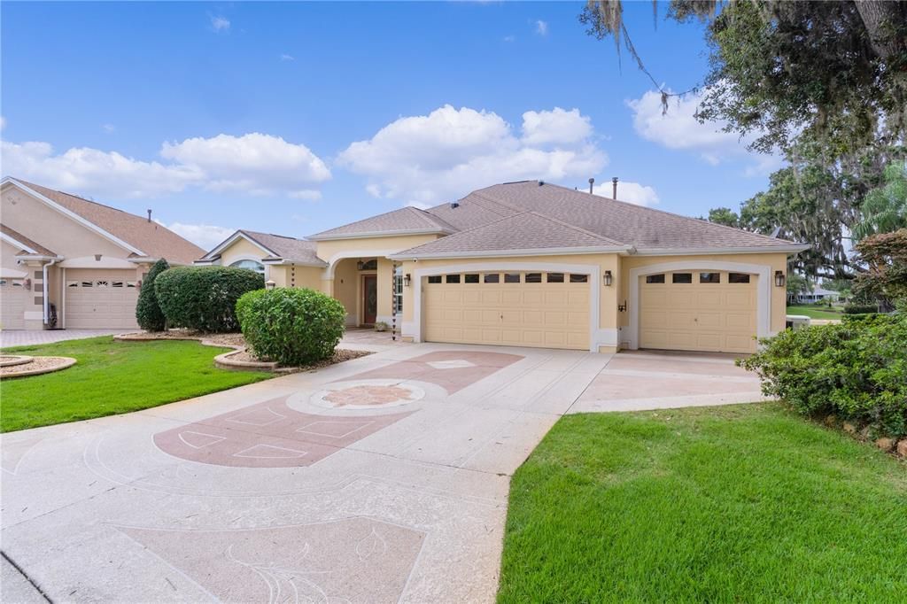 Attached, Exterior, Facade, Ranch