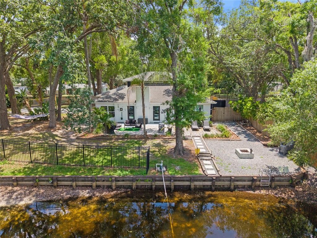 Exterior, Lake