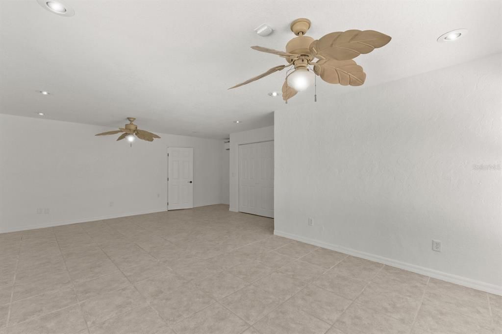 Empty room, Interior, Recessed Lighting