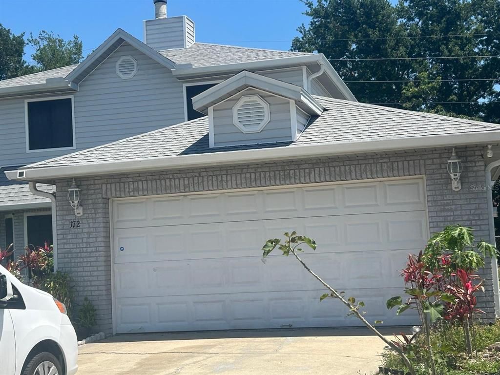 Attached, Exterior, Facade, American Craftsman