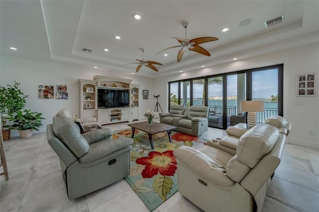 Interior, Living room, Recessed Lighting, Water