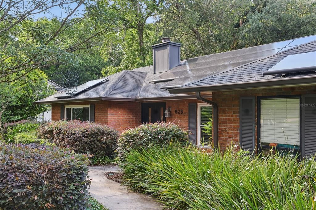 Exterior, Facade, Brick Facade, Solar Panels, Ranch
