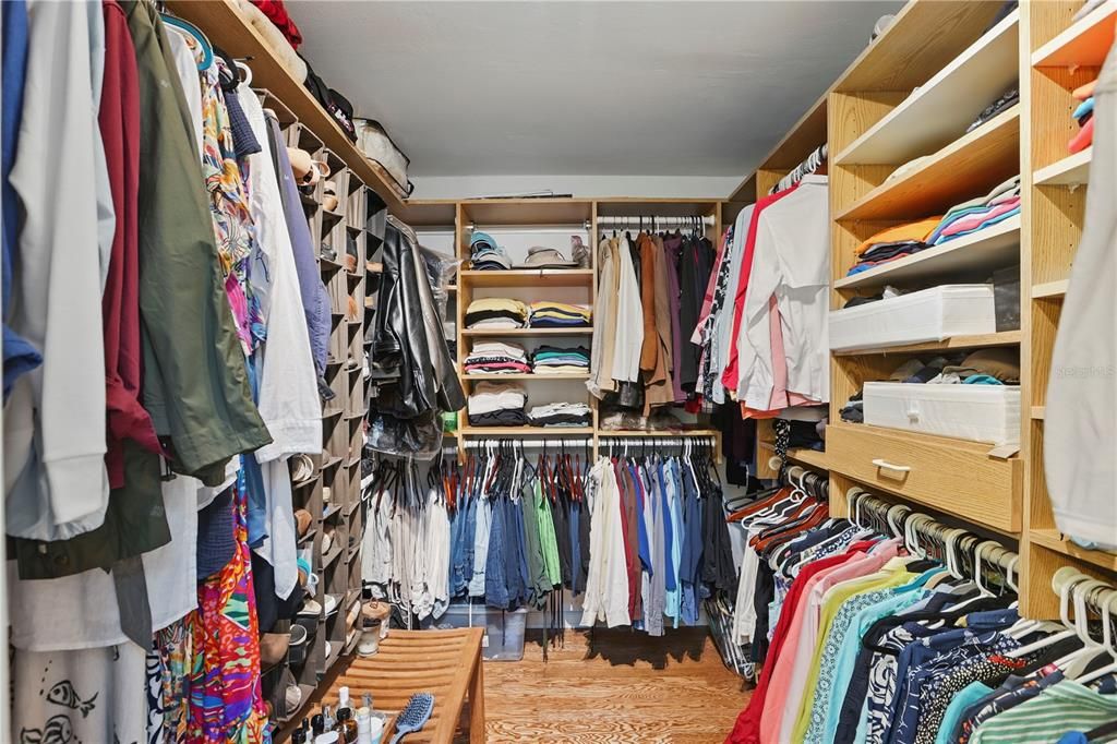 Interior, Walk-in Closets, Wood Texture Flooring