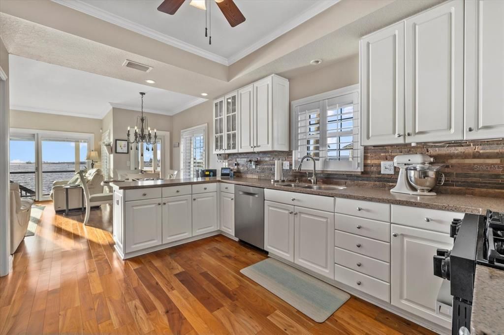 Chandelier, Dining room, Interior, Kitchen, Recessed Lighting, Wood Texture Flooring