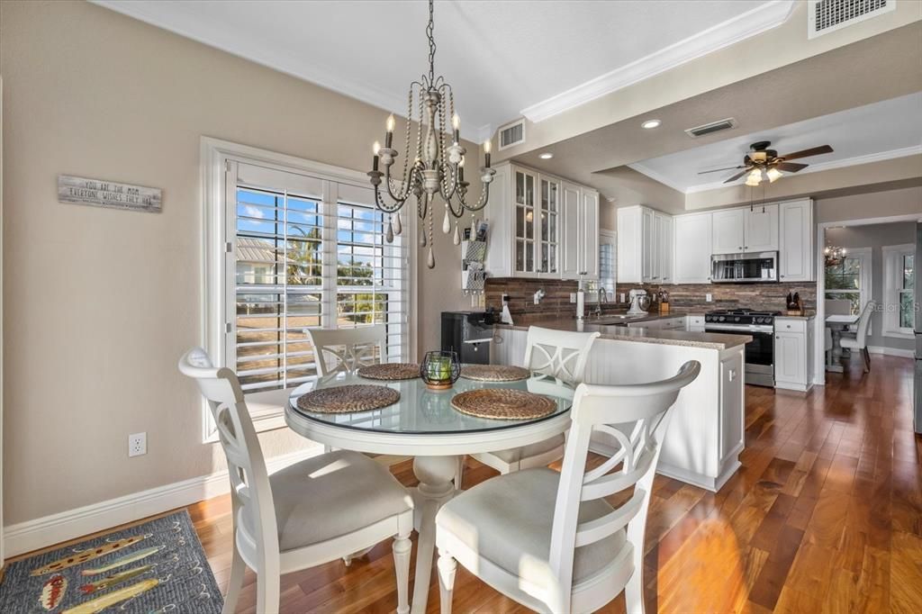 Chandelier, Dining room, Interior, Kitchen, Recessed Lighting, Wood Texture Flooring