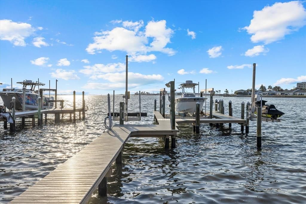 Exterior, Lake