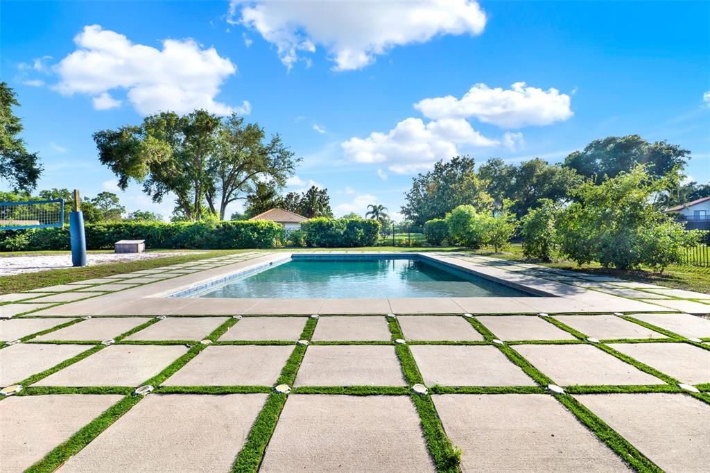 Exterior, Pool