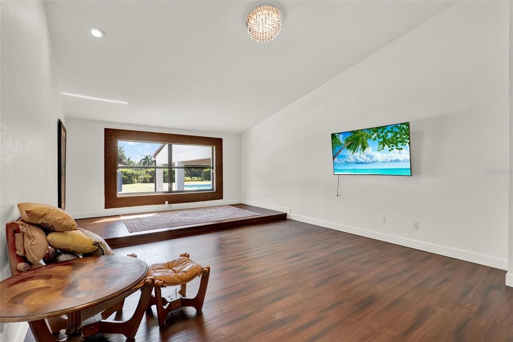 Interior, Recessed Lighting, Wood Texture Flooring