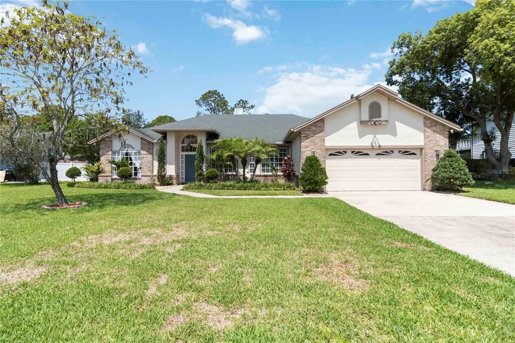 Attached, Backyard, Exterior, Facade, Brick Facade, Ranch