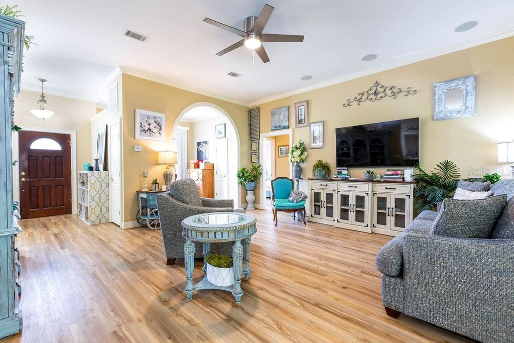 Interior, Living room, Pendant Lights, Wood Texture Flooring