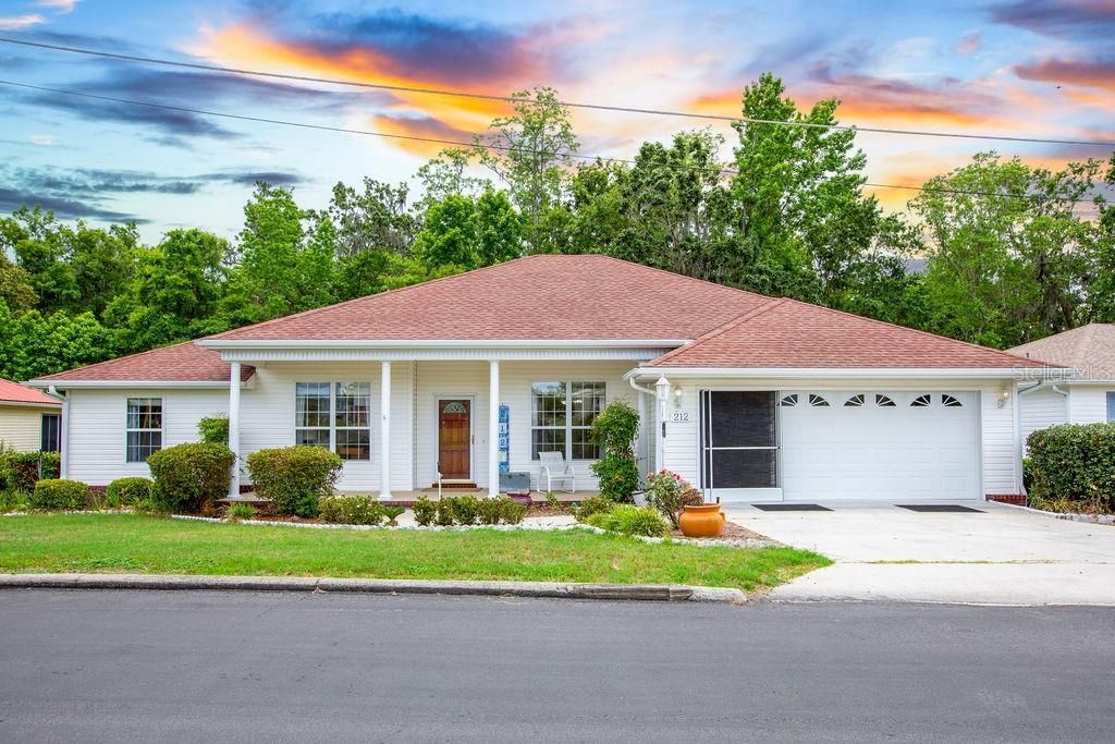 Attached, Exterior, Facade, Ranch